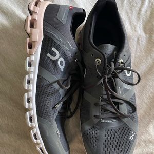 Oncloud tennis shoes. Worn twice